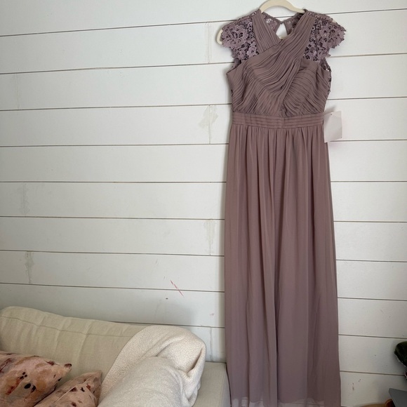 Little Mistress lace insert drape maxi dress in oyster - Picture 5 of 14